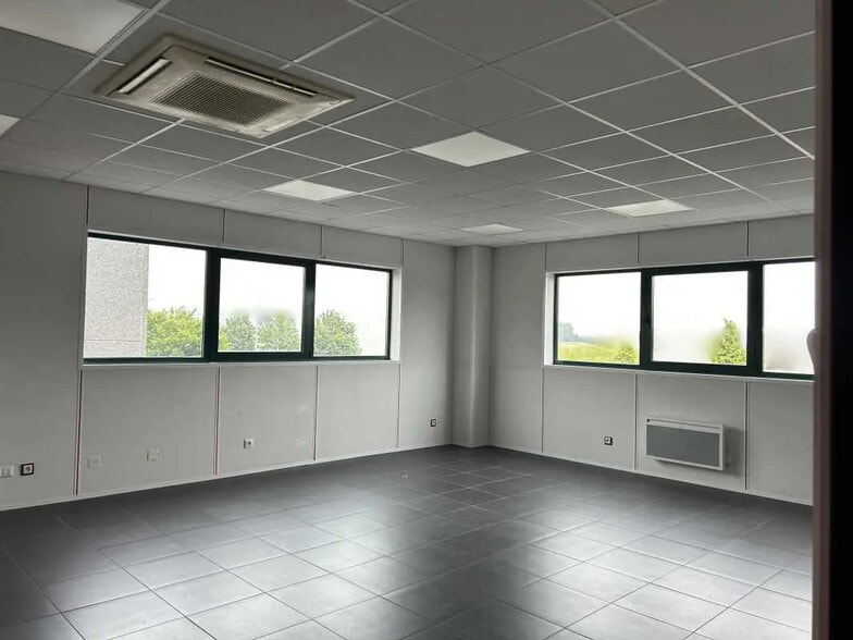 Retail in Seclin for lease - Building Photo - Image 3 of 5