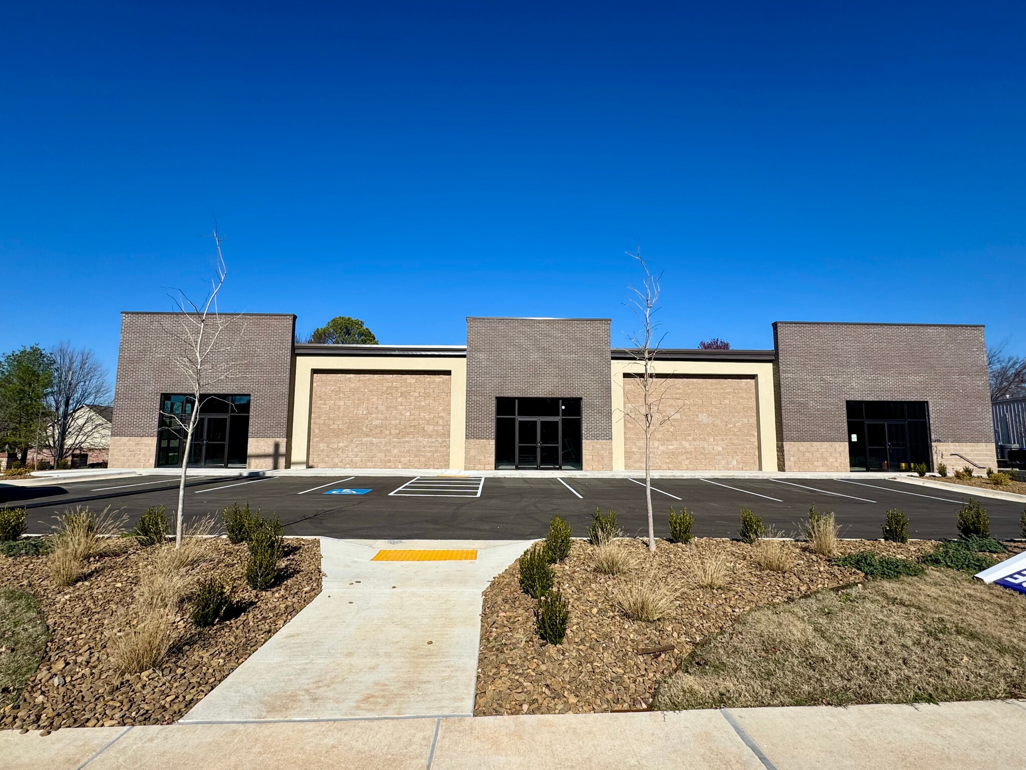 1496 Chester Ave, Springdale, AR for lease Primary Photo- Image 1 of 13