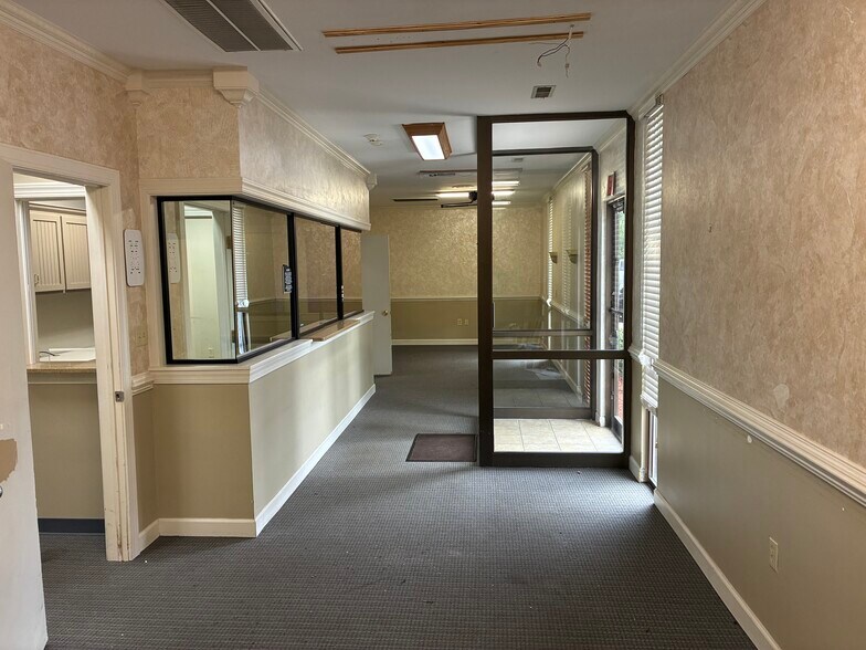 1134 N Road St, Elizabeth City, NC à louer - Photo intérieure - Image 2 de 22