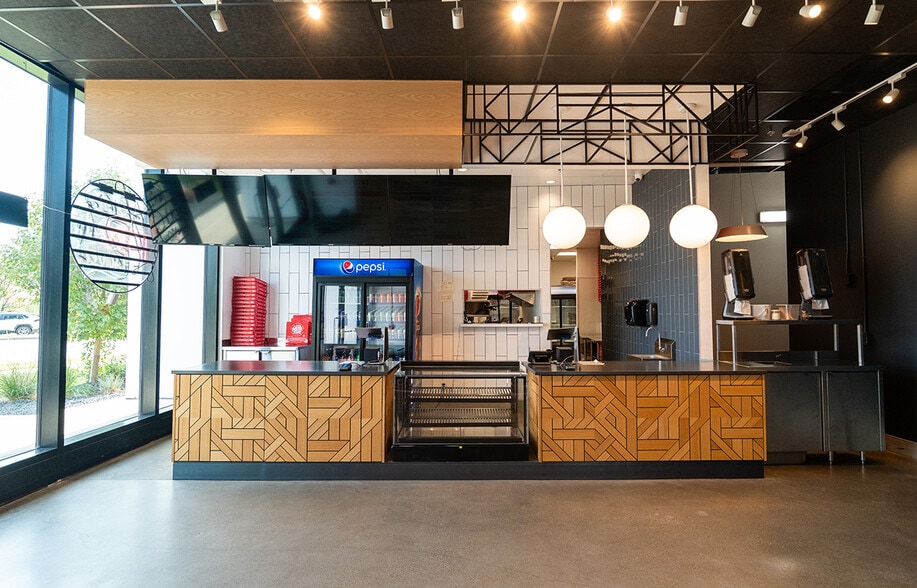 2525 Pembina Highway, Winnipeg, MB for lease - Building Photo - Image 3 of 8