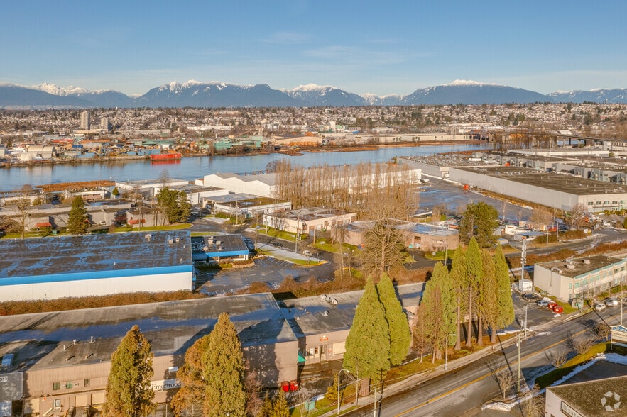 2531 Vauxhall Pl, Richmond, BC à louer - Photo du bâtiment - Image 2 de 4
