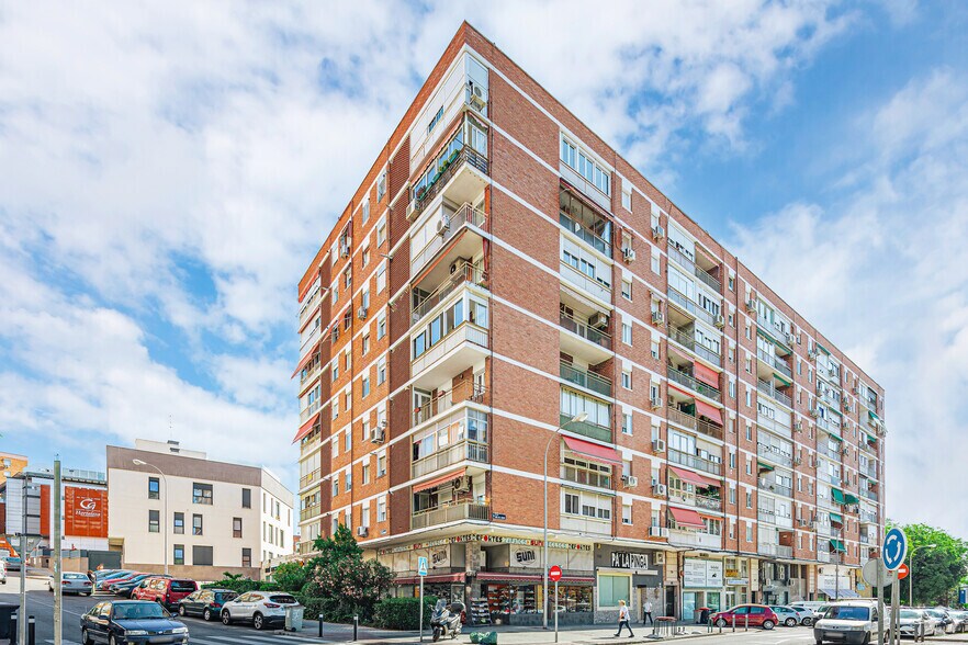 Immeuble residentiel dans Madrid, Madrid à vendre - Photo du bâtiment - Image 2 de 2
