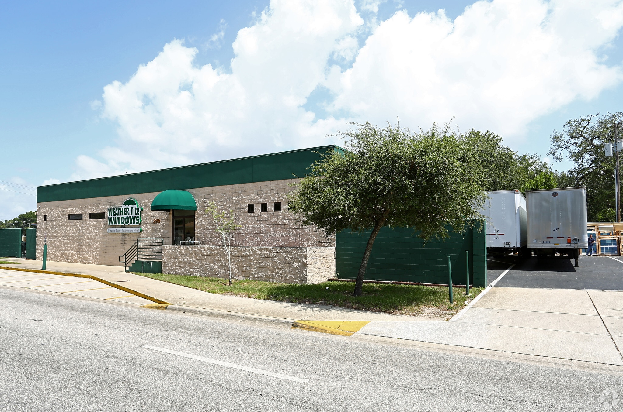 2125 W Columbus Dr, Tampa, FL for lease Primary Photo- Image 1 of 15