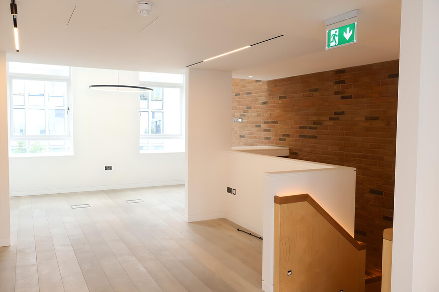 88 Notting Hill Gate, London for lease - Interior Photo - Image 2 of 15