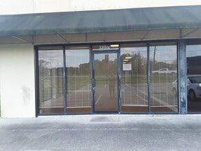 3315 Spring Cypress Rd, Spring, TX à louer Photo du bâtiment- Image 2 de 5