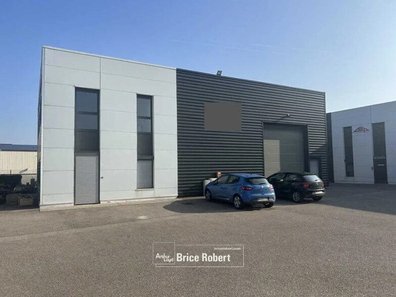 Flex dans Chassieu à louer - Photo du bâtiment - Image 3 de 3