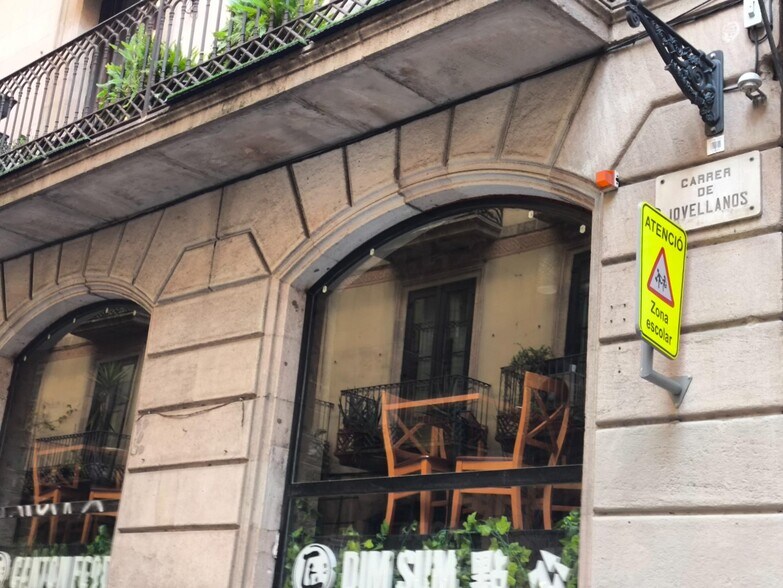Commerce de détail dans Barcelone, Barcelona à louer - Photo du bâtiment - Image 2 de 4