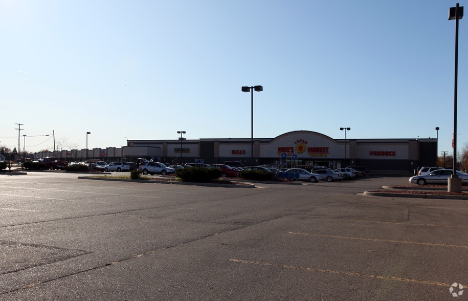 14111-14489 7 Mile Rd, Detroit, MI for lease - Building Photo - Image 3 of 5