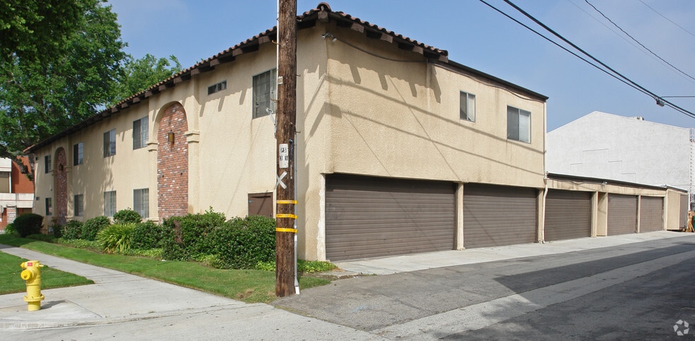 24308 Walnut St, Newhall, CA for sale - Building Photo - Image 2 of 4
