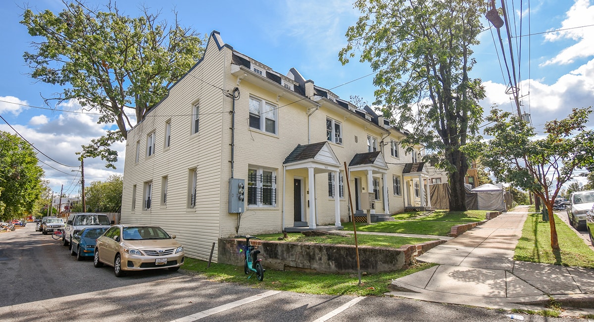 5611-5615 7th Street NW portefeuille de 1 propriétés à vendre sur LoopNet.ca Photo du bâtiment- Image 1 de 8