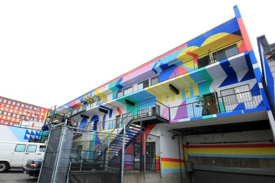 873-883 Hastings St E, Vancouver, BC à louer - Photo du bâtiment - Image 2 de 2