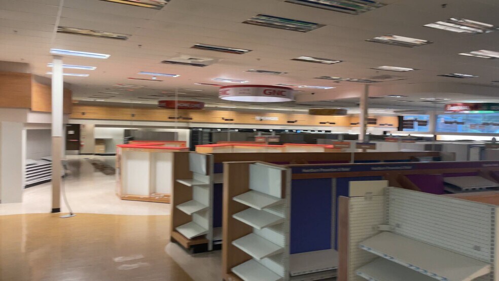 2093 Route 130 N, Burlington, NJ à louer - Vidéo sur l’inscription commerciale - Image 2 de 11