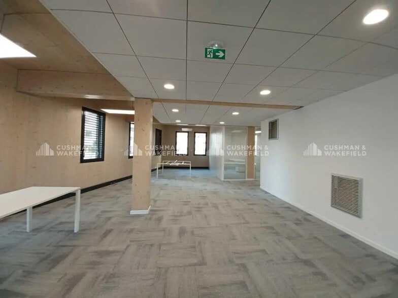 5 Rue Rene Cassin, Marseille for lease - Interior Photo - Image 3 of 6