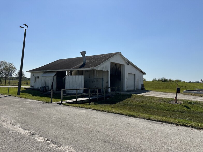 625 66th Ave SW, Vero Beach, FL à vendre - Photo du bâtiment - Image 2 de 46