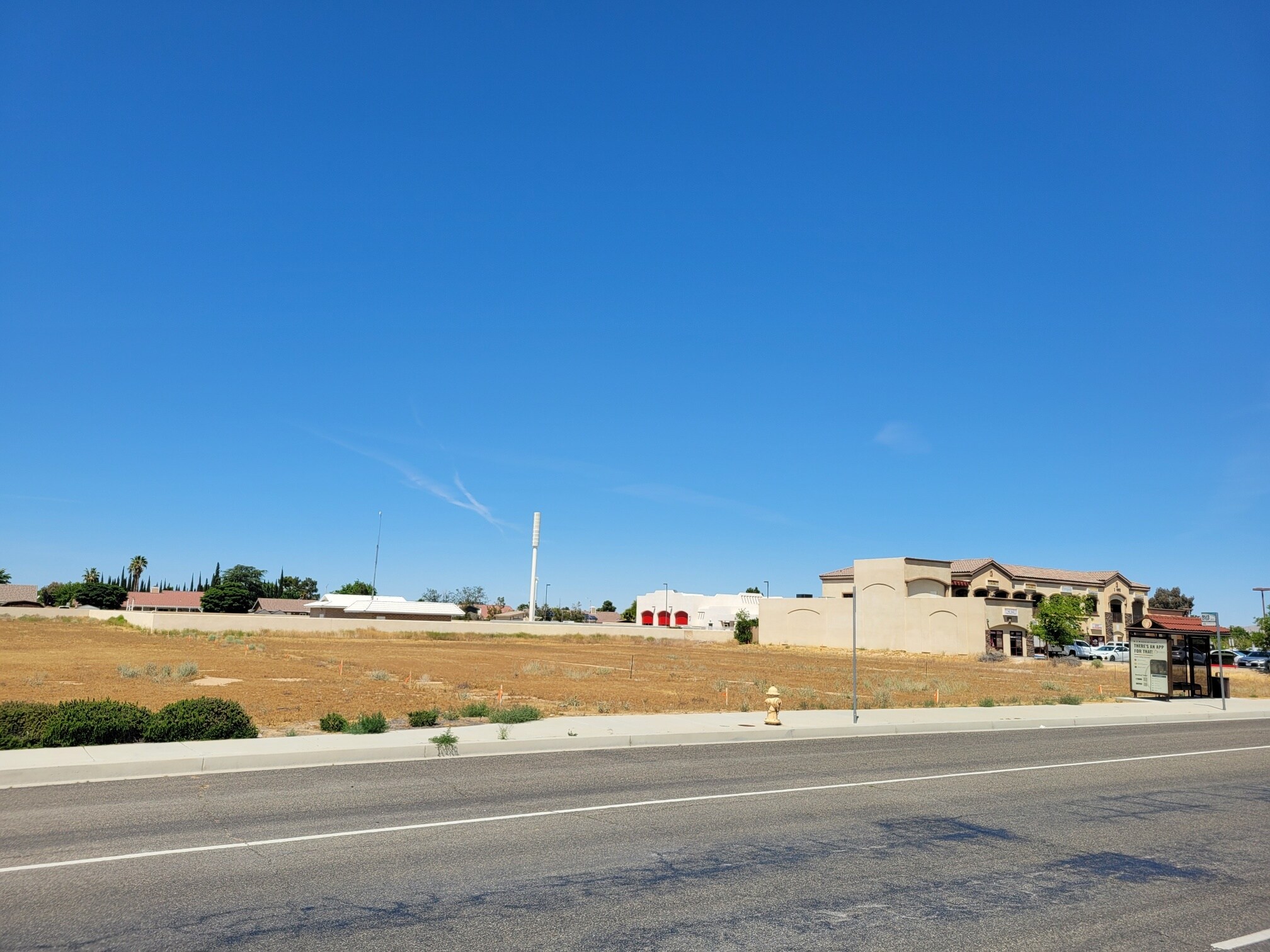 Apple Valley Rd, Apple Valley, CA à vendre Photo du bâtiment- Image 1 de 18