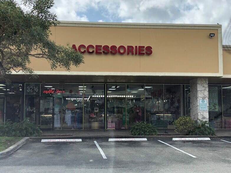 3200-3226 W Hillsboro Blvd, Deerfield Beach, FL à louer - Photo du bâtiment - Image 2 de 5