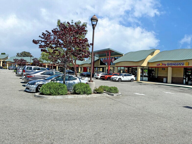 320-380 S Indian Hill Blvd, Claremont, CA à louer - Photo du bâtiment - Image 3 de 10