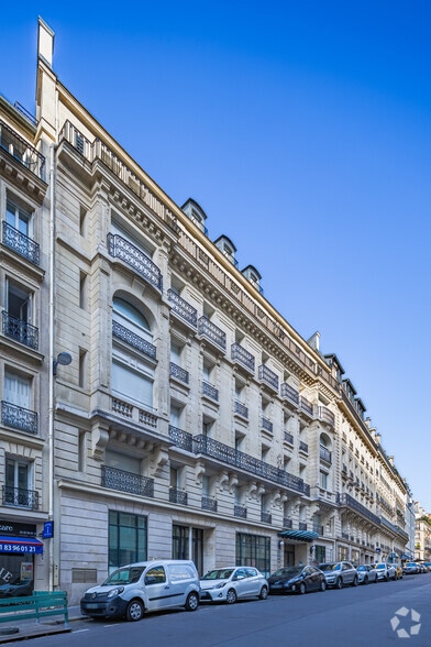 37-41 Rue Du Rocher, Paris à louer - Photo du bâtiment - Image 2 de 18