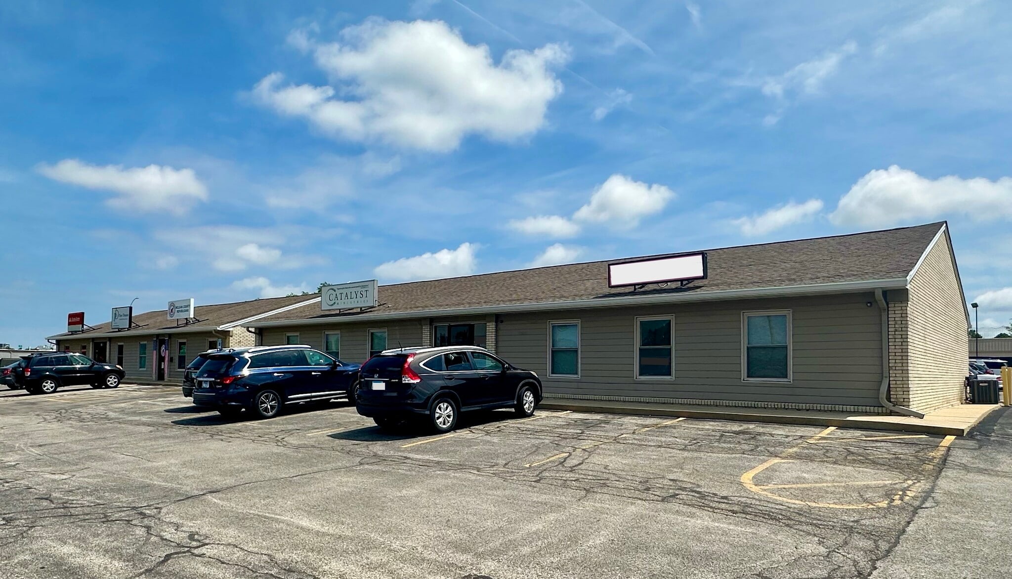 202 S Eldorado Rd, Bloomington, IL for lease Building Photo- Image 1 of 16