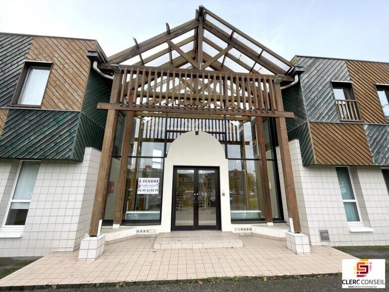 Office in Mont-Saint-Aignan for sale - Building Photo - Image 1 of 23