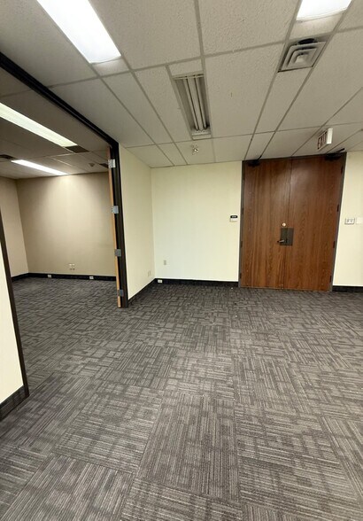 405 Britannia Rd E, Mississauga, ON à louer - Photo intérieure - Image 3 de 25