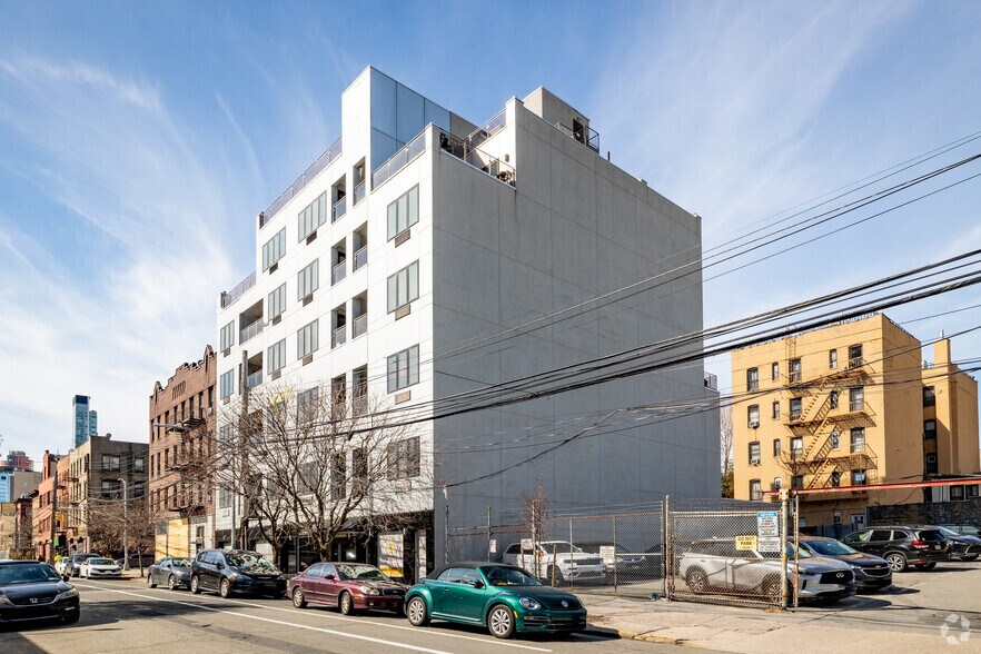 37-34 29th St, Long Island City, NY à vendre - Photo du bâtiment - Image 2 de 10