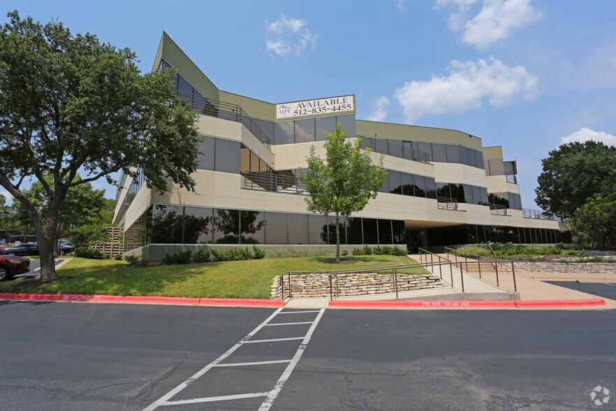 108 Wild Basin Rd, Austin, TX à louer - Photo du bâtiment - Image 3 de 6