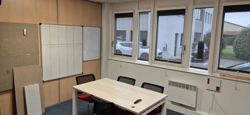 Bureau dans Bron à louer - Photo intérieure - Image 2 de 5