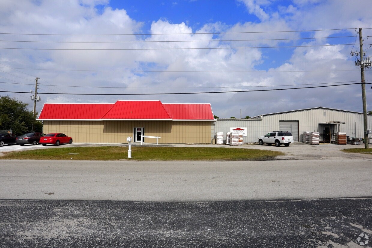 7425 124th Ave, Largo, FL à louer Photo du bâtiment- Image 1 de 13