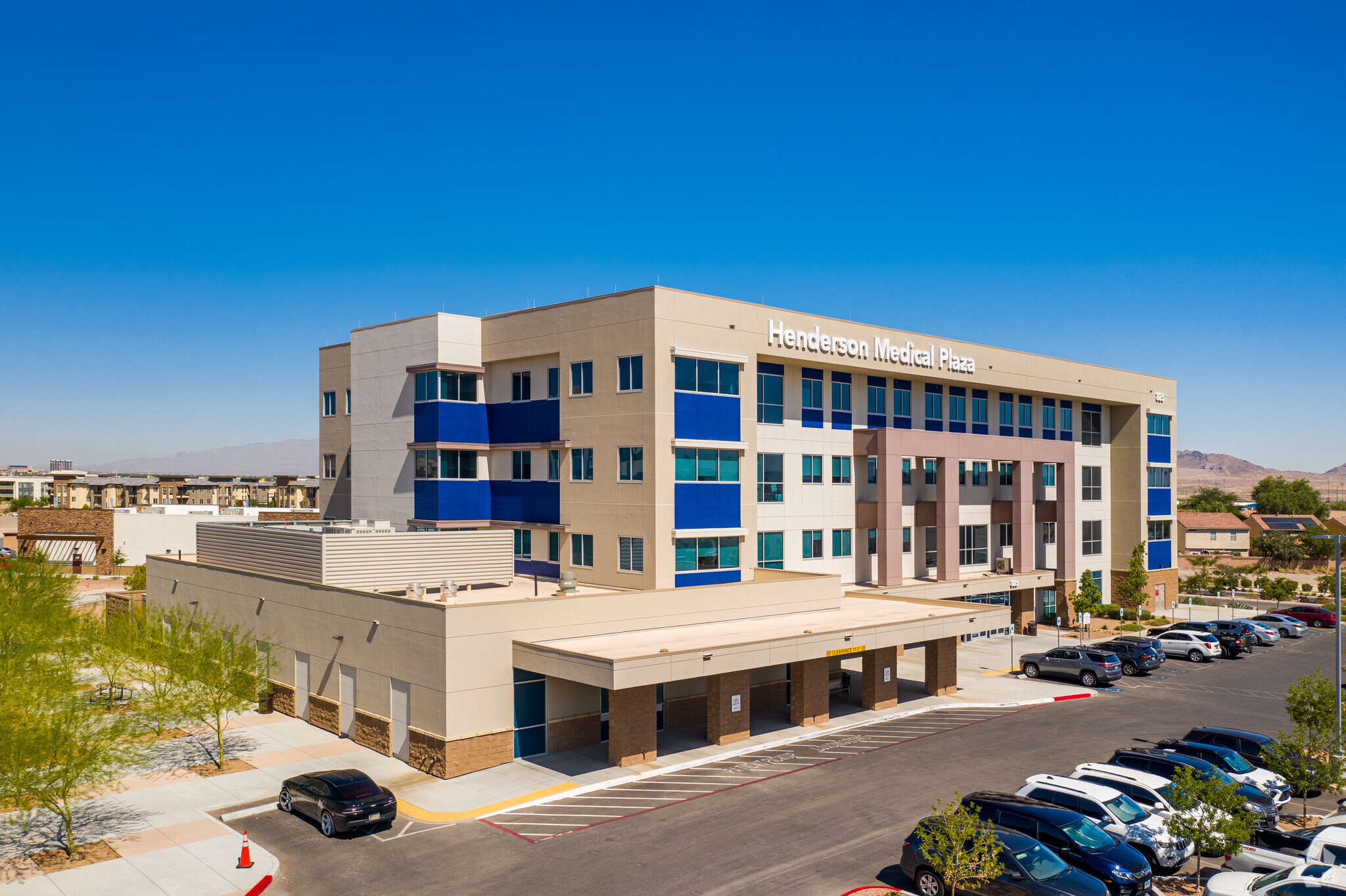 825 N Gibson Rd, Henderson, NV à louer Photo du bâtiment- Image 1 de 8