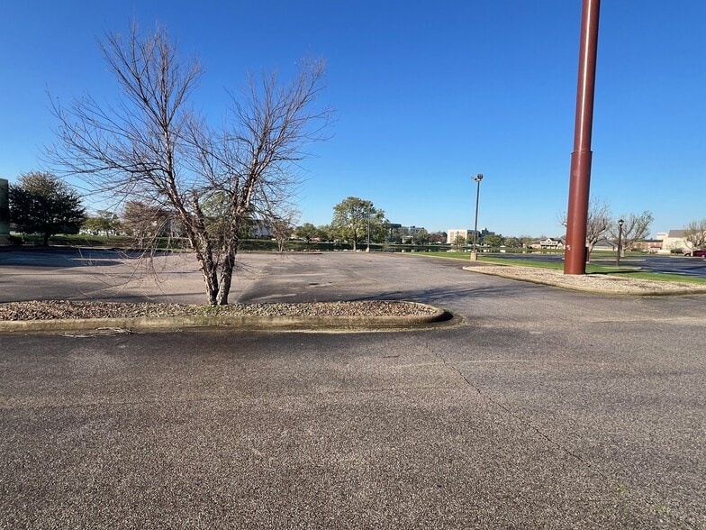 8301 Eagle Lake Dr, Evansville, IN for sale - Building Photo - Image 3 of 21