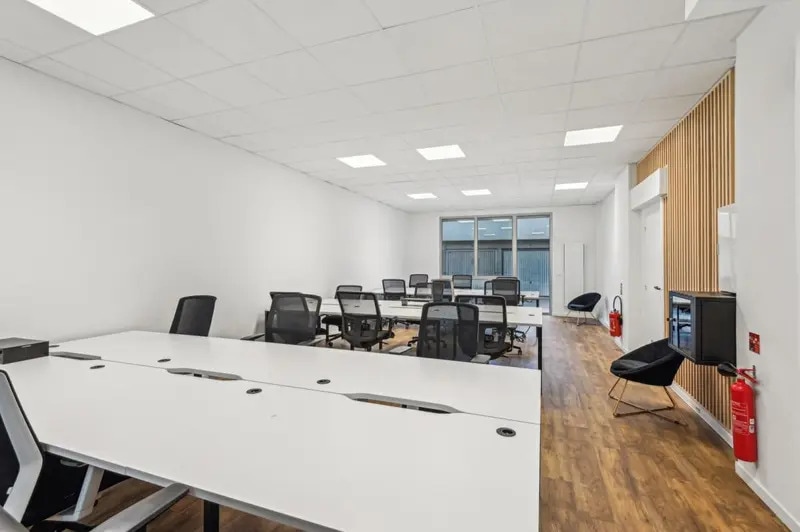 22-24 Avenue De Saint-Ouen, Paris for lease - Interior Photo - Image 3 of 7