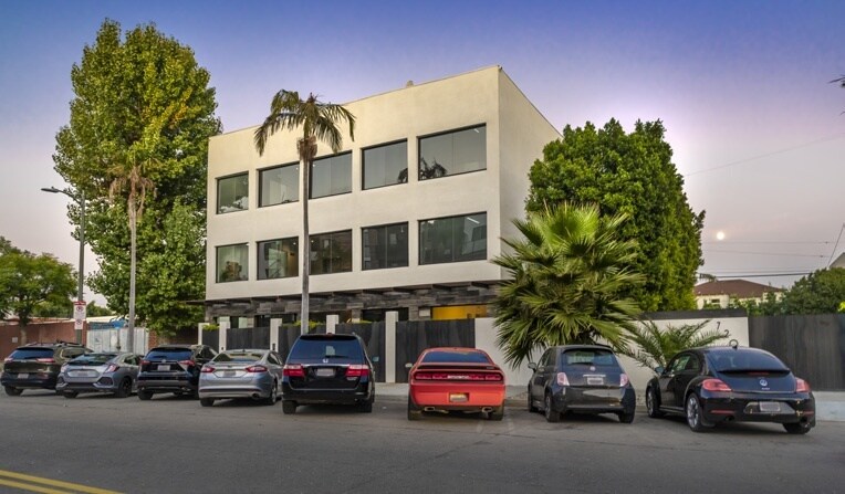 Cole Assemblage 716 & 726 Cole Ave portefeuille de 2 propriétés à vendre sur LoopNet.ca - Photo du bâtiment - Image 2 de 14