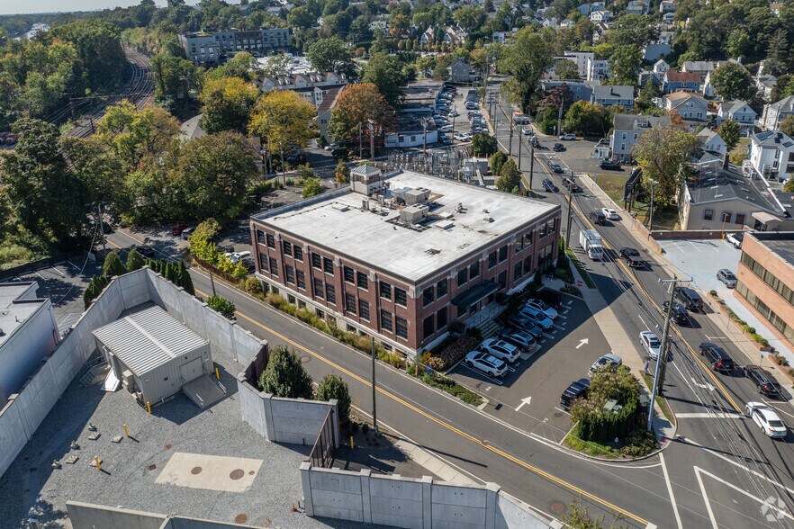 330 Railroad Ave, Greenwich, CT à louer - Photo du bâtiment - Image 2 de 5