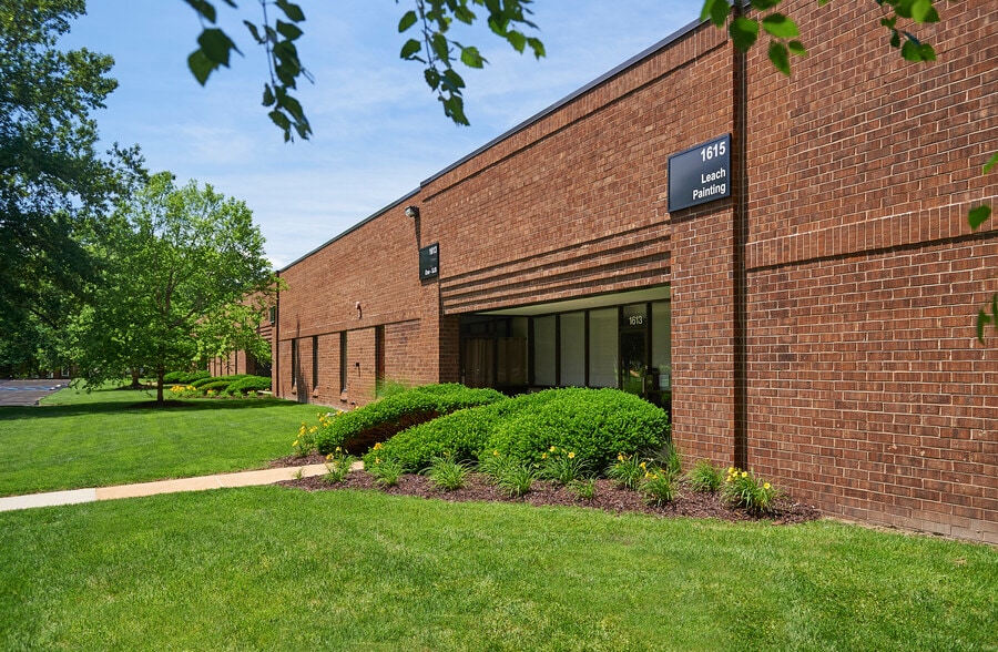 1601-1617 Manufacturers Dr, Fenton, MO for lease - Building Photo - Image 2 of 6