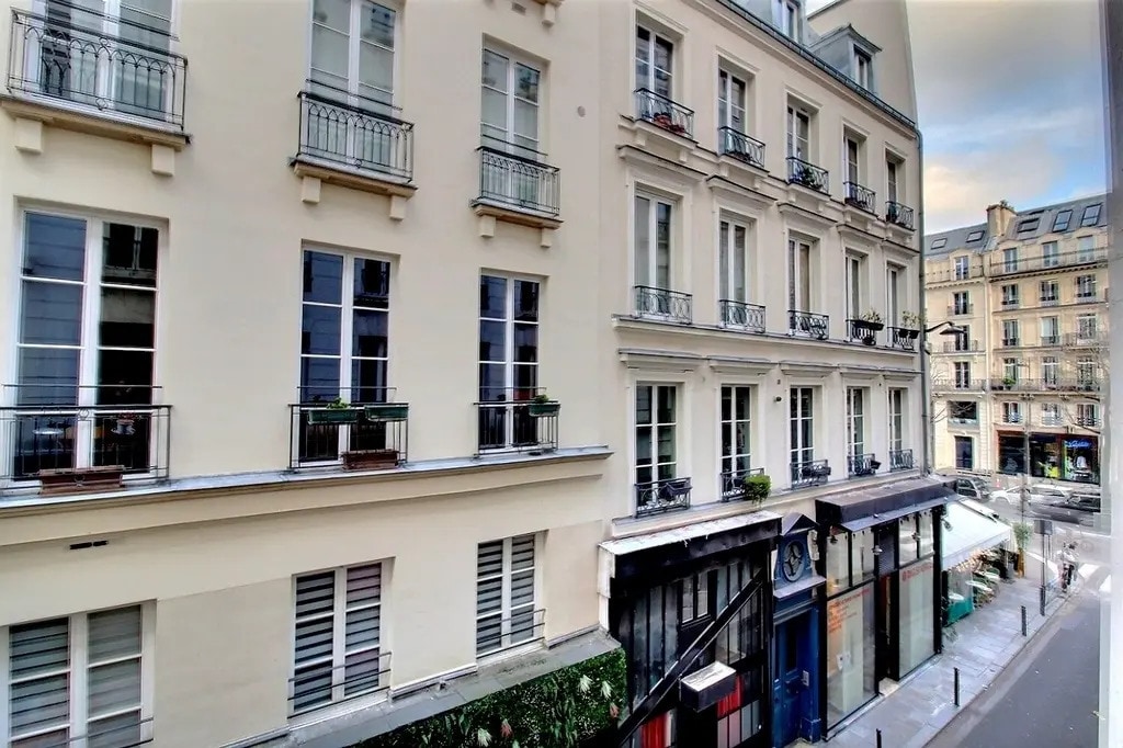 Office in Paris for lease Building Photo- Image 1 of 5