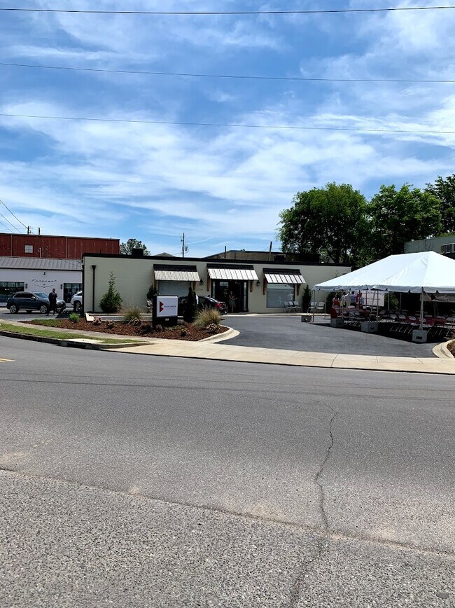 Plus de détails pour 1701 28th Ave S, Homewood, AL - Commerce de détail à vendre