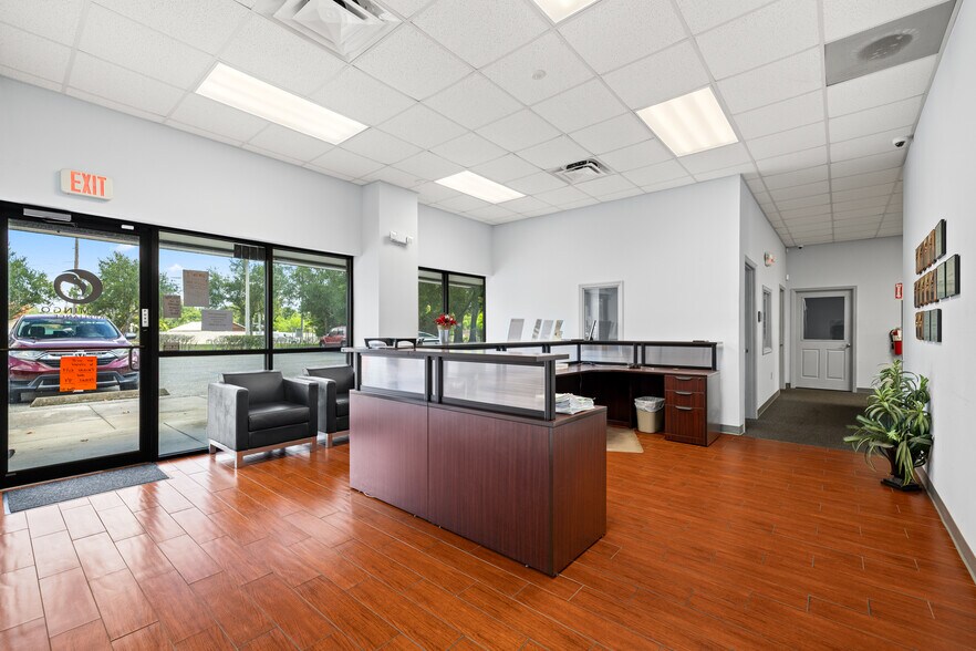 7100 Edgewater Dr, Orlando, FL à louer - Photo du bâtiment - Image 2 de 9