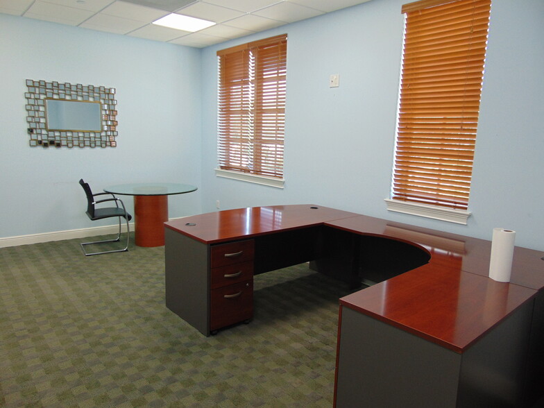 909 SE 5th Ave, Delray Beach, FL for lease - Interior Photo - Image 3 of 8