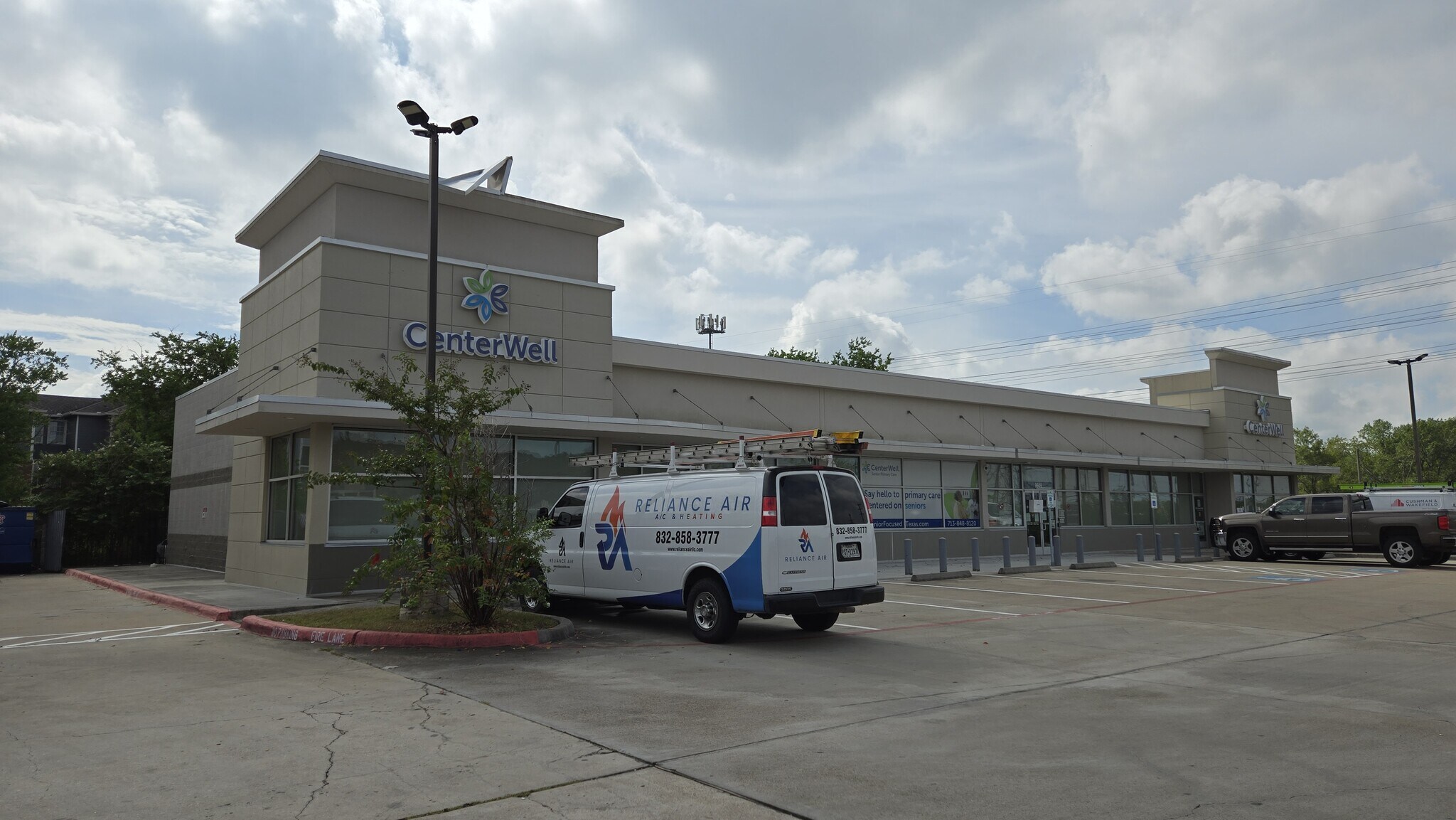 9609 Cullen Blvd, Houston, TX for lease Primary Photo- Image 1 of 3