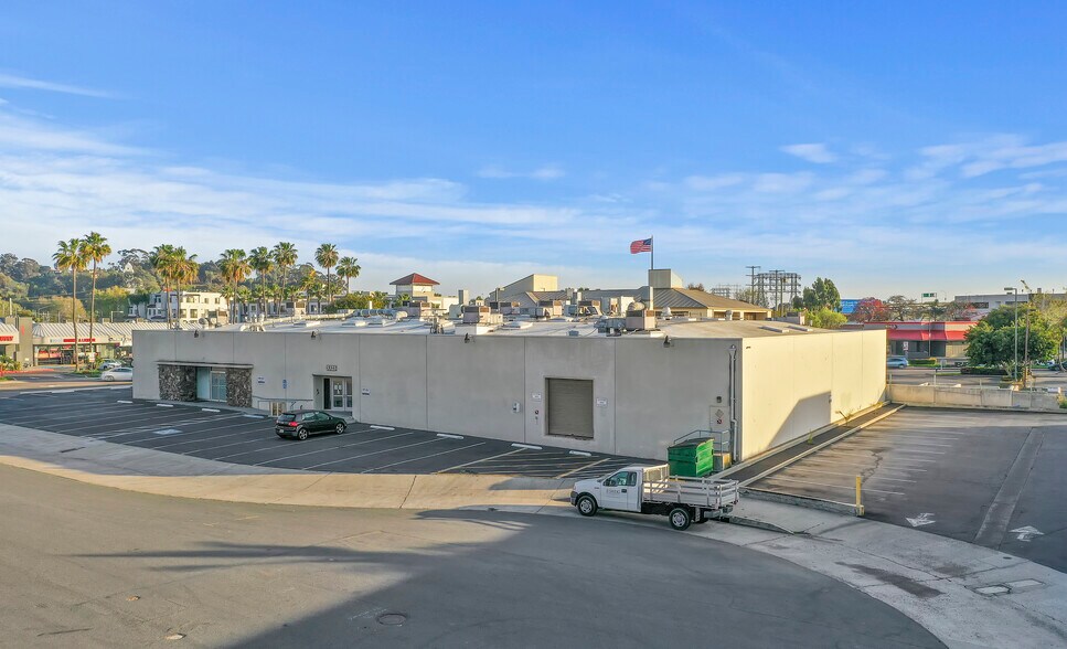 5325 Metro St, San Diego, CA for lease - Building Photo - Image 2 of 3