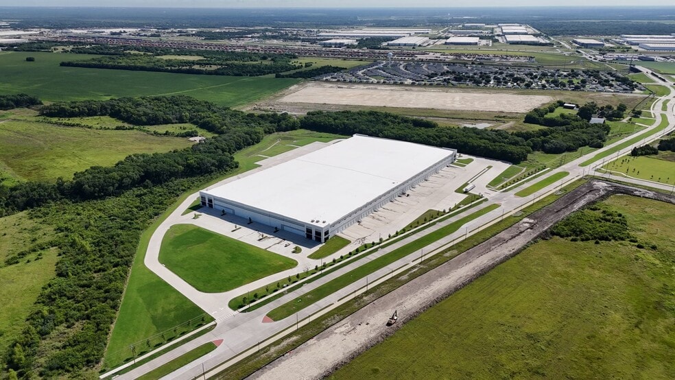 601 W Pleasant Run Rd, Wilmer, TX for lease - Building Photo - Image 2 of 15