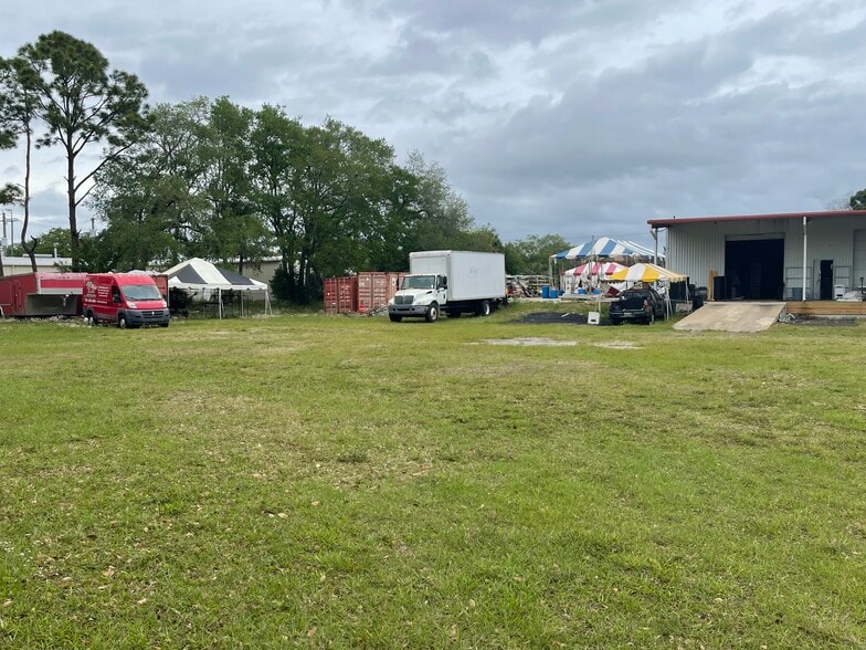 875 Buffalo Rd, Titusville, FL for lease - Primary Photo - Image 1 of 18