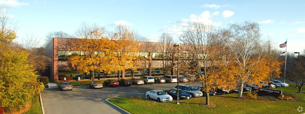 W57N14280 Doerr Way, Cedarburg, WI for lease - Building Photo - Image 2 of 24