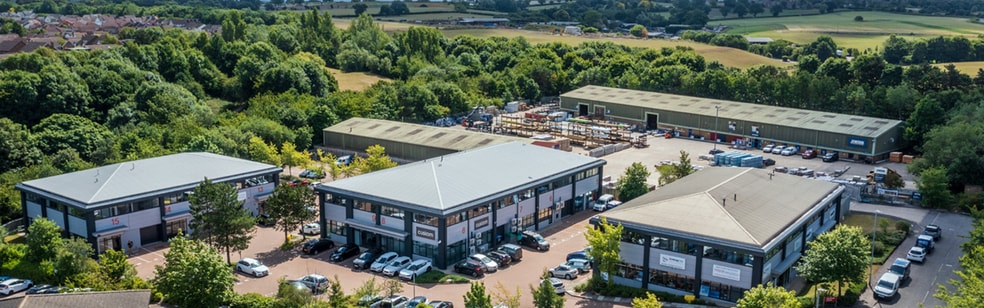 HARFORDE COURT portfolio of 3 properties for sale on LoopNet.ca - Building Photo - Image 2 of 6