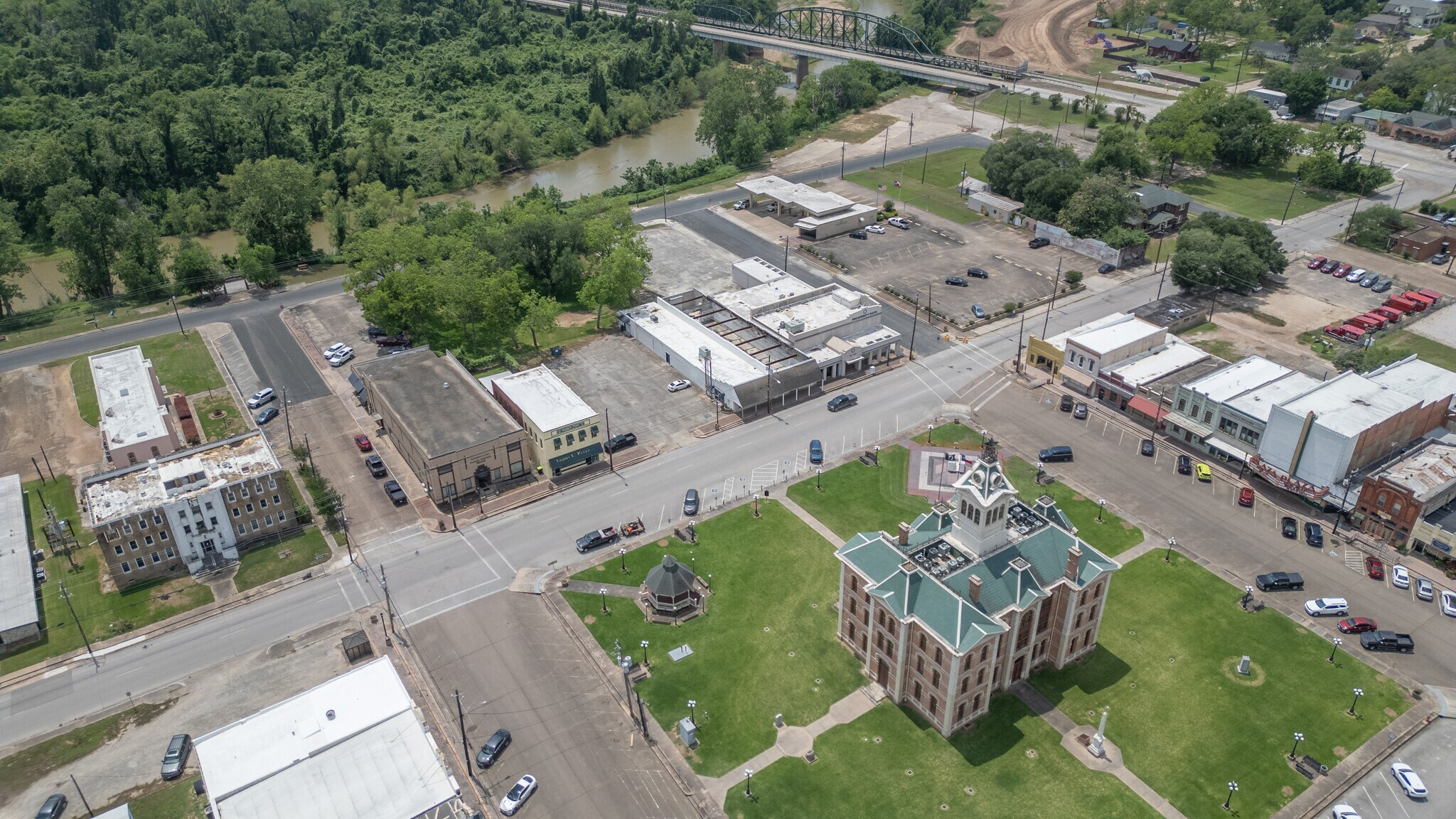 115 W Burleson St, Wharton, TX à vendre Photo principale- Image 1 de 28