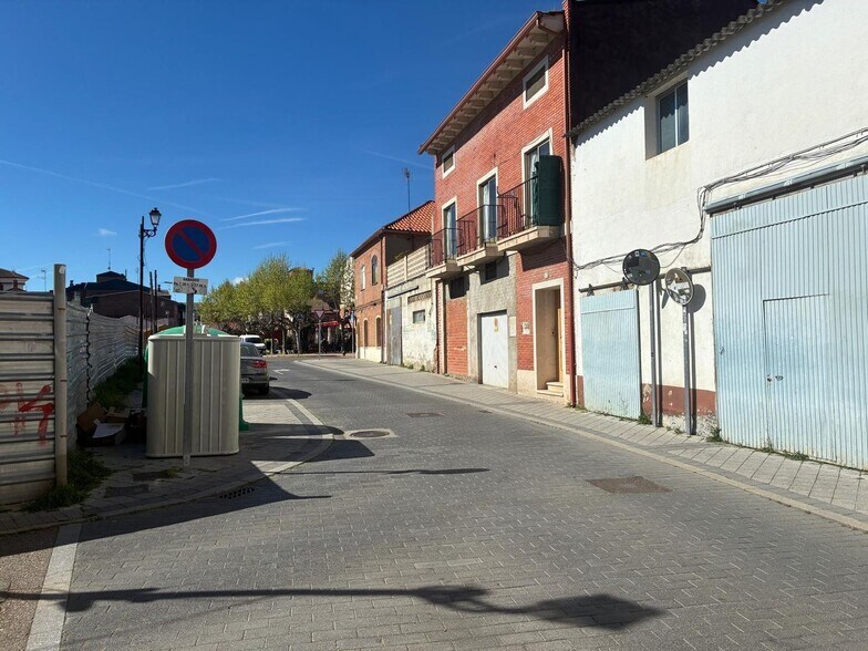 Commerce de détail dans Laguna de Duero à vendre - Photo du bâtiment - Image 2 de 20