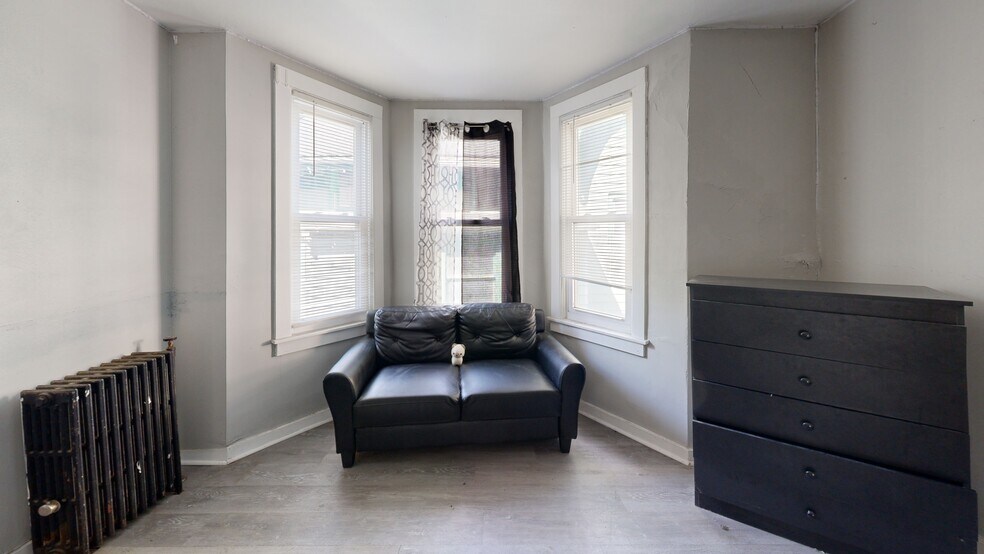 90 Henry St, Binghamton, NY à vendre - Numérisation 3D de Matterport - Image 3 de 7