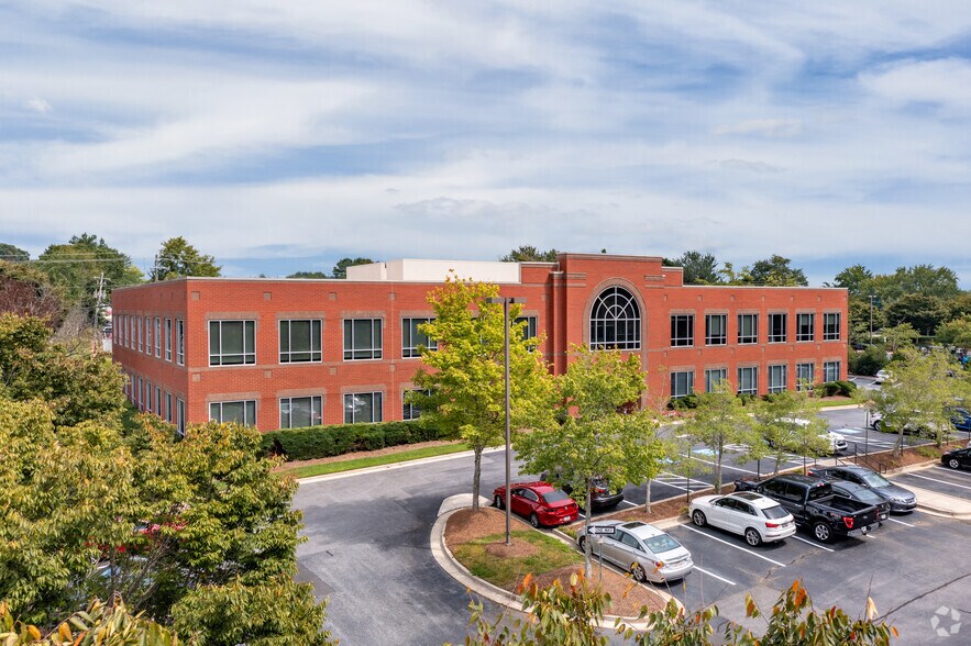 695 Mansell Rd, Roswell, GA à louer - Photo du bâtiment - Image 3 de 34