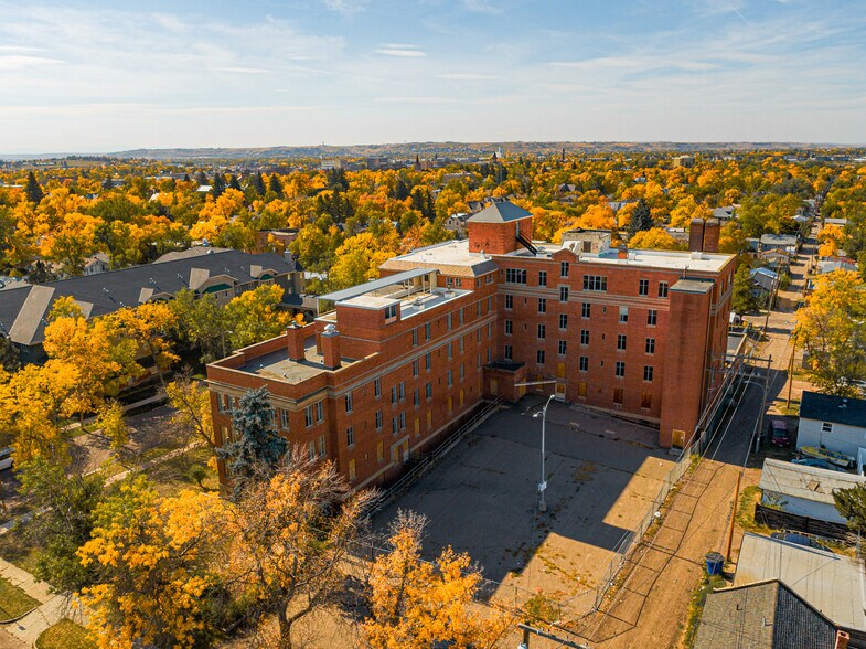 1109 6th Ave N, Great Falls, MT à vendre - Photo du bâtiment - Image 2 de 67